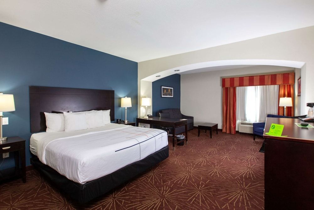undefined La Quinta Inn & Suites by Wyndham Houston East at Normandy