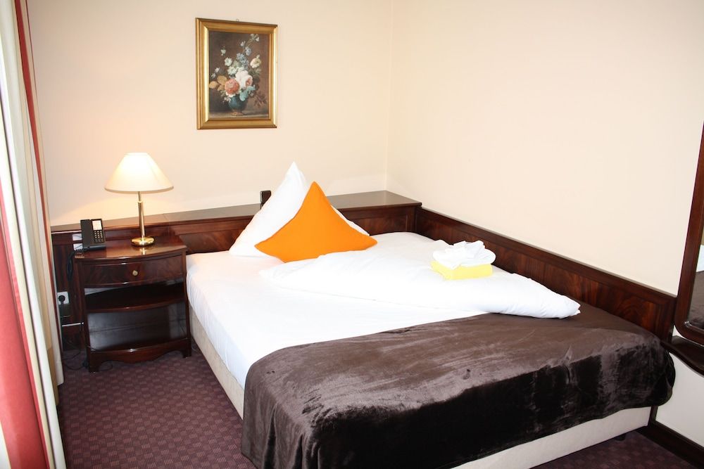 Hotel Exquisit Standard Single Room 3
