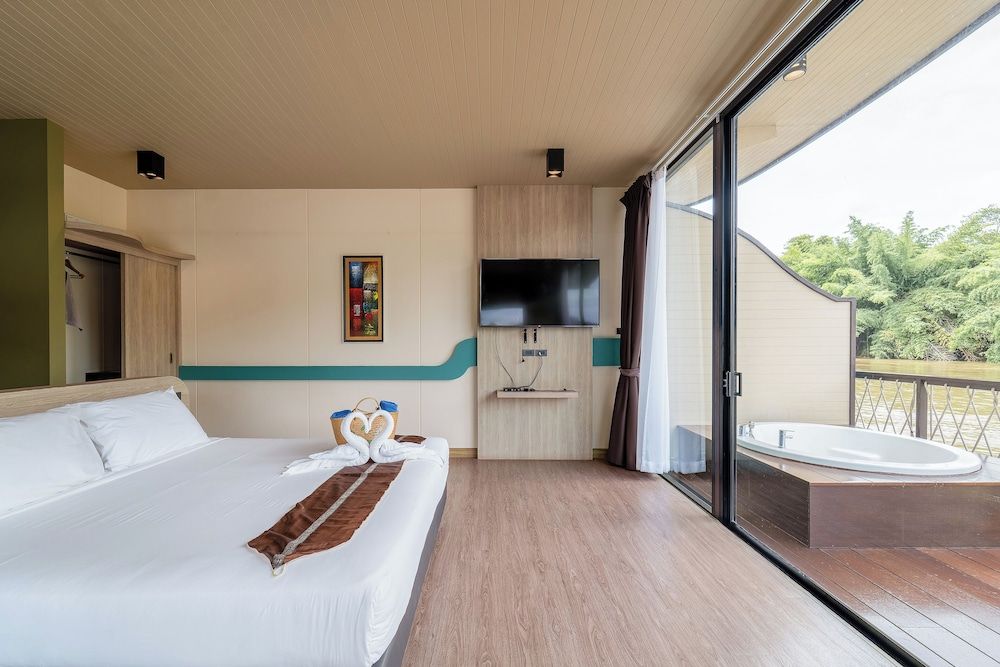 Grand Deluxe Raft Room