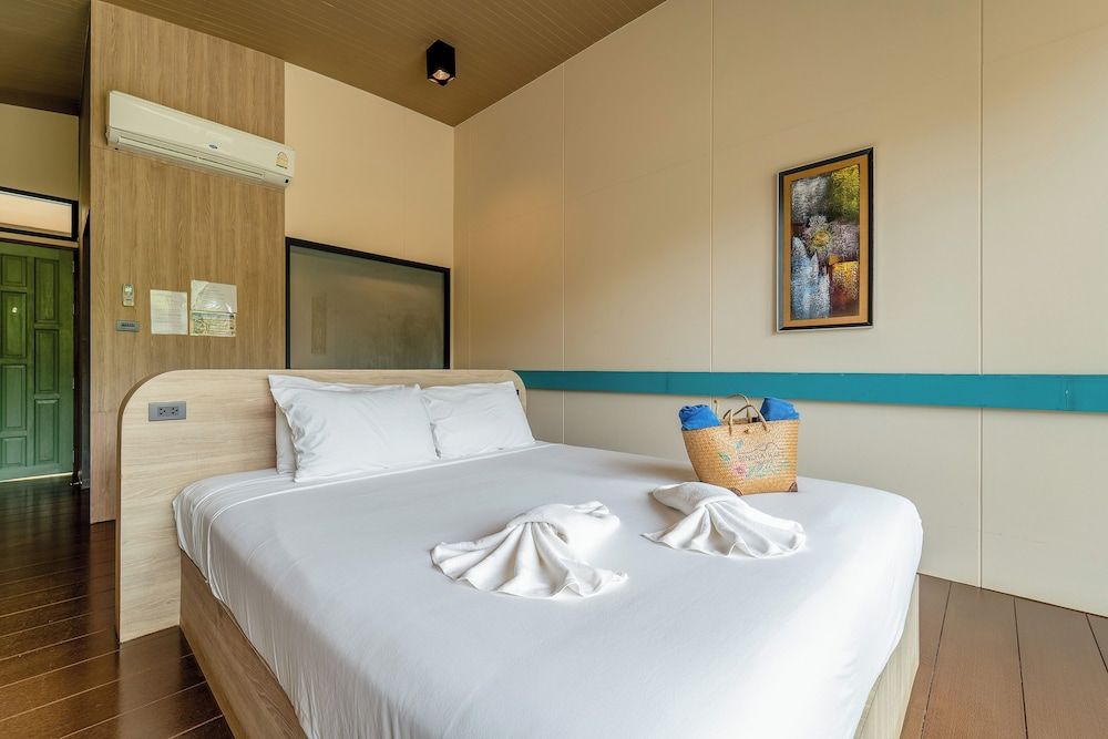 Deluxe Raft Room