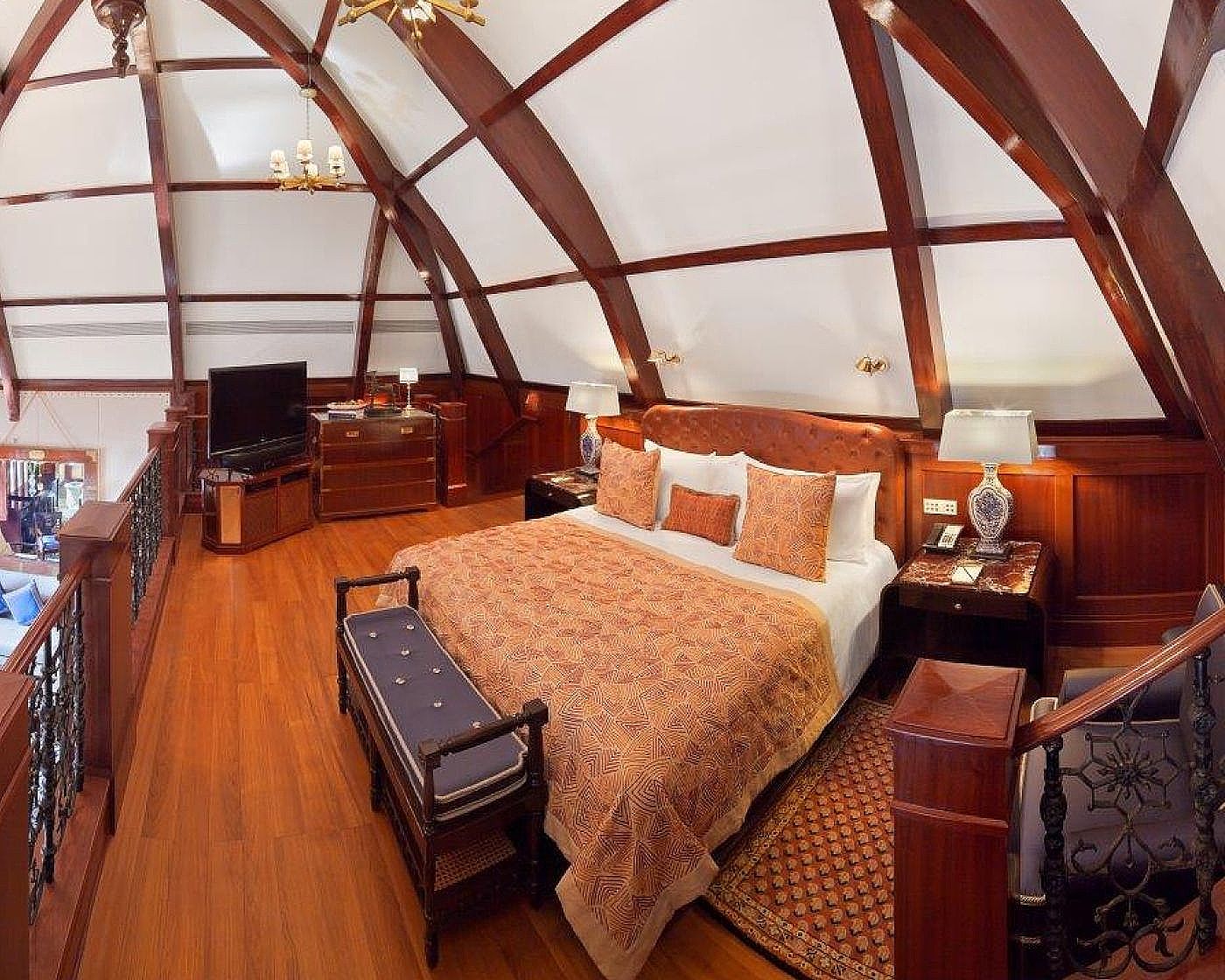 Signature Suite Sea View King Bed 