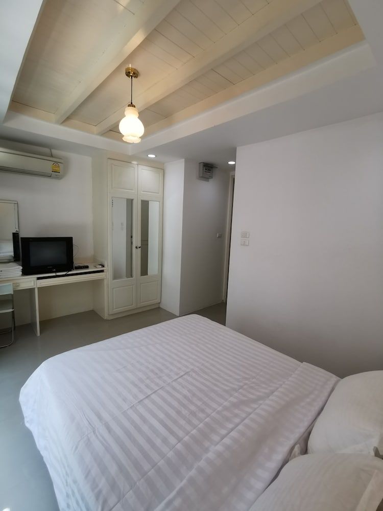 Ratchada-Sutthisan Hotel and Longstay Standard Room 3