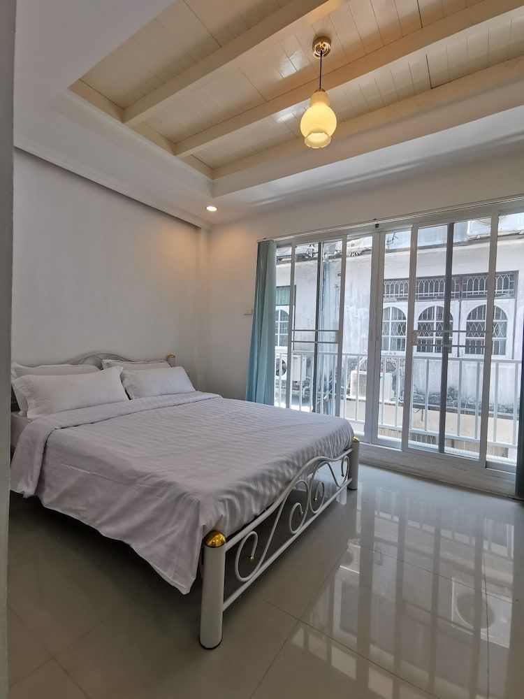 Ratchada-Sutthisan Hotel and Longstay Standard Room 2