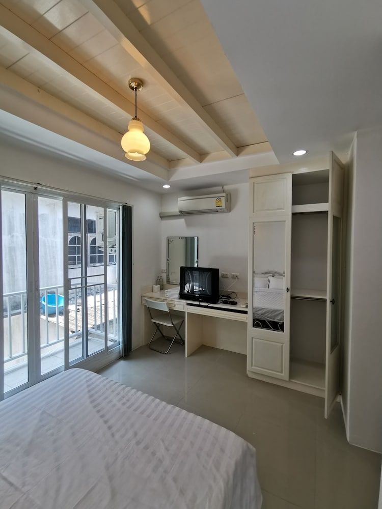 Ratchada-Sutthisan Hotel and Longstay Standard Room 6