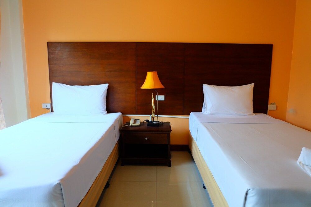 Baan Suanphet Resort Standard Twin Room 4