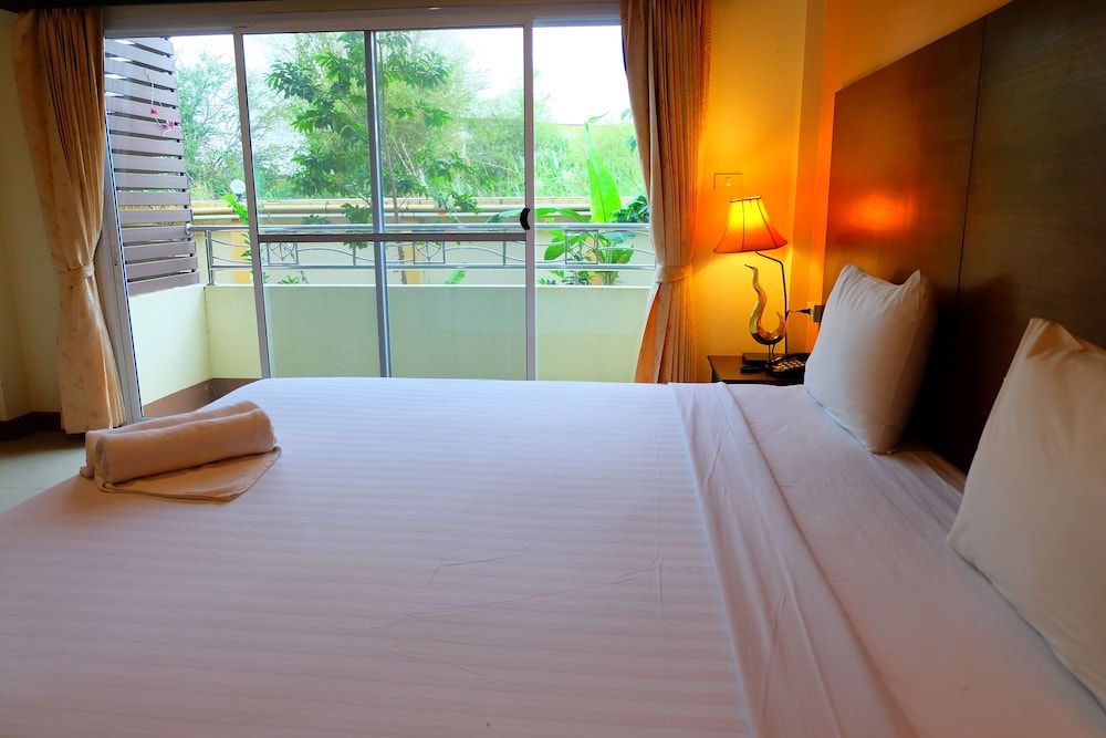 Baan Suanphet Resort Standard Double Room 6