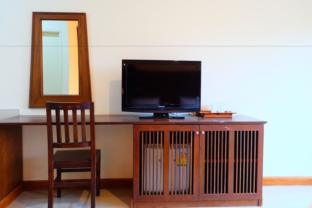 Baan Suanphet Resort Standard Double Room 8