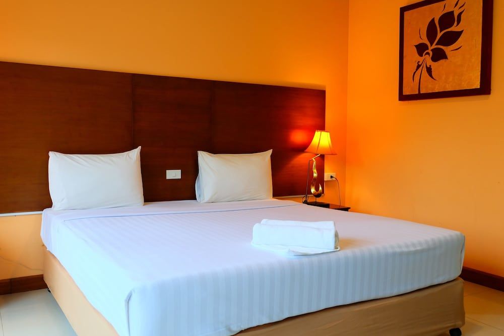 Baan Suanphet Resort Standard Double Room 4