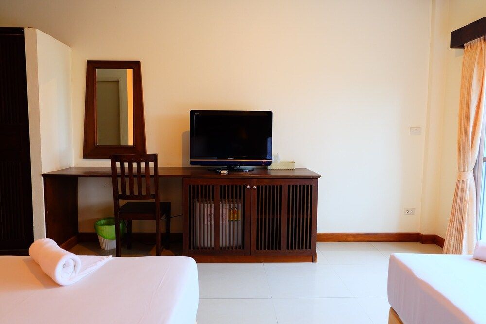 Baan Suanphet Resort Standard Twin Room 5