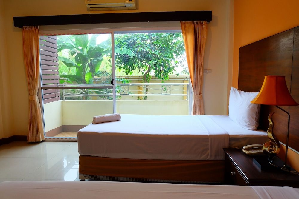 Baan Suanphet Resort Standard Twin Room 3