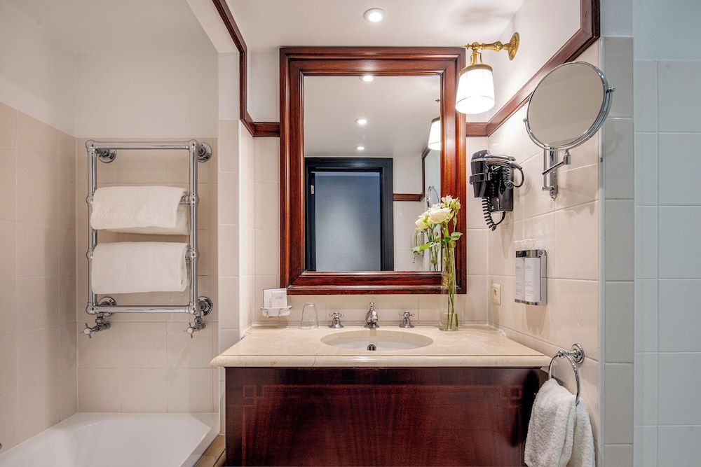 Hotel Barsey by Warwick Superior Twin Room 4