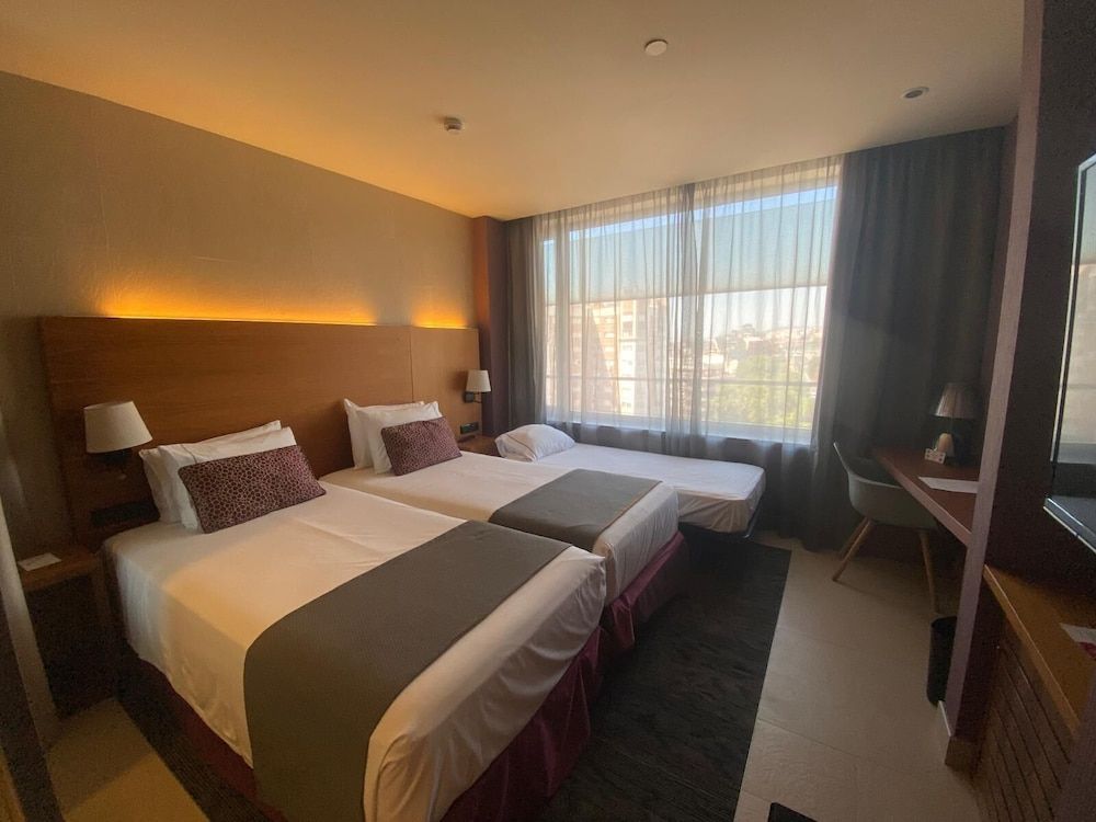 Hotel Badalona Tower Standard Room with Extra Bed 4