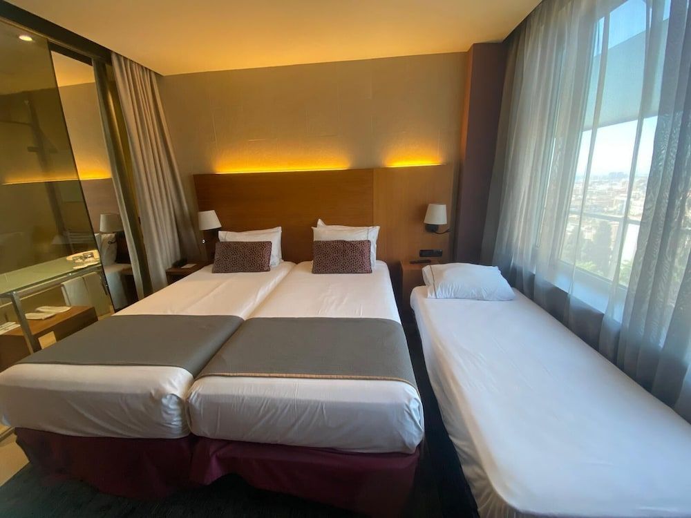 Hotel Badalona Tower Standard Room with Extra Bed 5