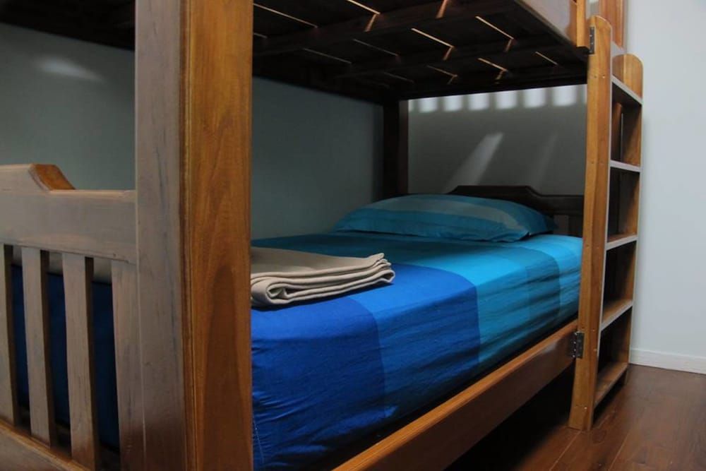The Oasis Hostel - Adults Only 6-Bed Mixed Dormitory 2