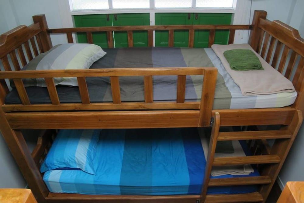 The Oasis Hostel - Adults Only 6-Bed Mixed Dormitory 3