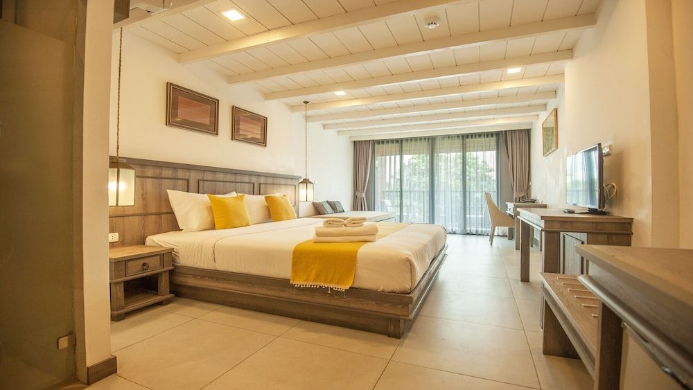 undefined B2 Riverside Premier Resort 4