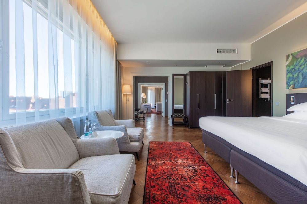 Presidential Suite (Freedom Square View)