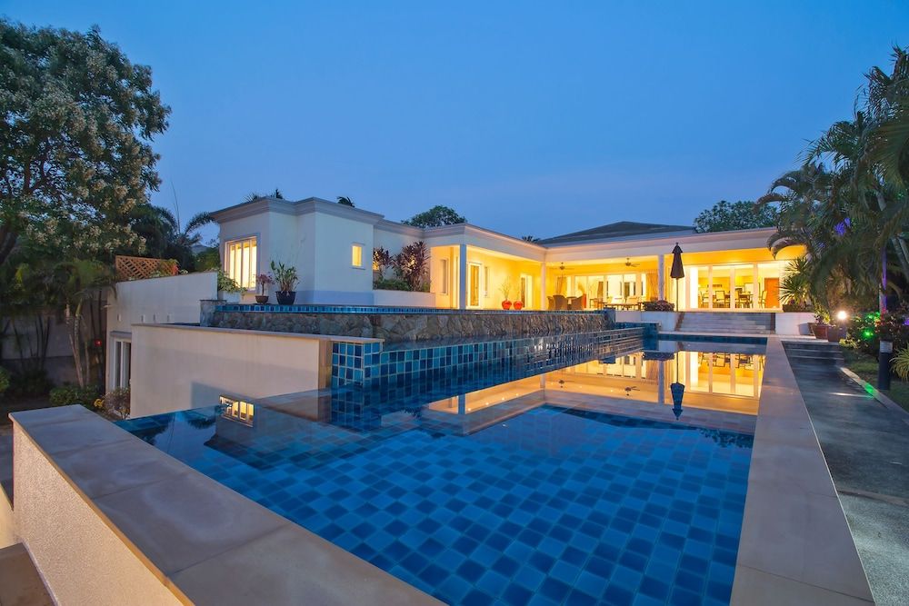 Pattaya Sunset Villa 4 Bedroom Sleeps 8 4-Bedroom Villa 34