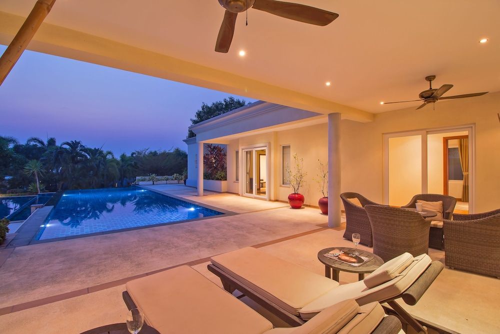Pattaya Sunset Villa 4 Bedroom Sleeps 8 4-Bedroom Villa 30
