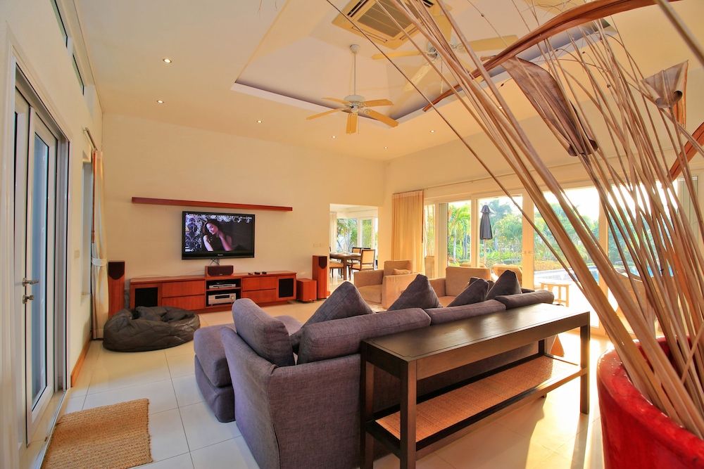 Pattaya Sunset Villa 4 Bedroom Sleeps 8 4-Bedroom Villa 28