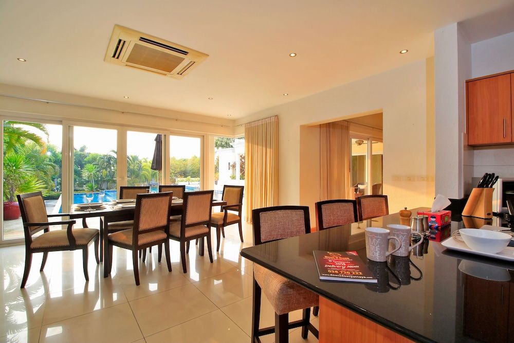 Pattaya Sunset Villa 4 Bedroom Sleeps 8 4-Bedroom Villa 21