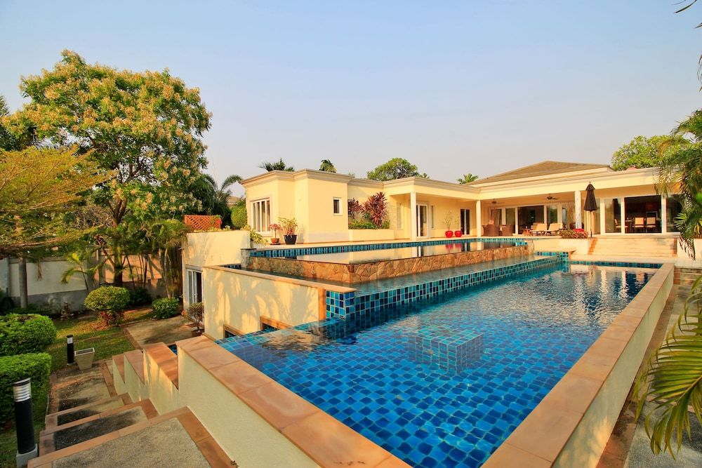 Pattaya Sunset Villa 4 Bedroom Sleeps 8 4-Bedroom Villa 2