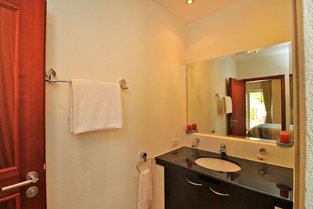 Pattaya Sunset Villa 4 Bedroom Sleeps 8 4-Bedroom Villa 42