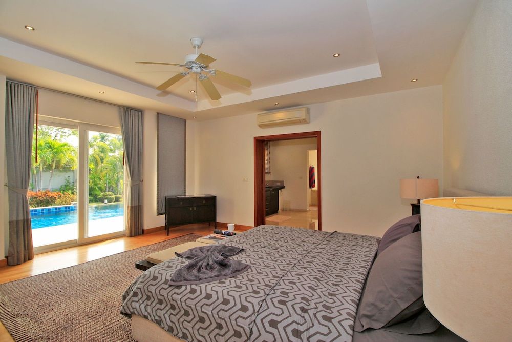 Pattaya Sunset Villa 4 Bedroom Sleeps 8 4-Bedroom Villa 37