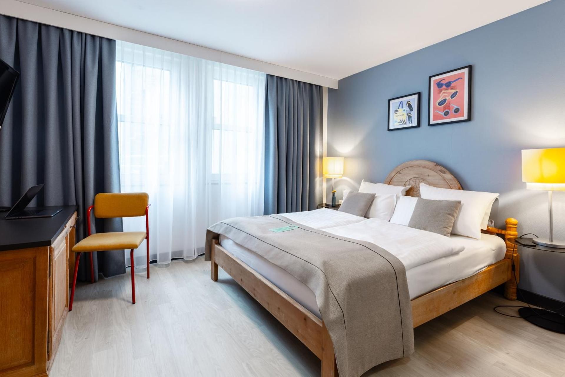 1 King Standard Bath Shower Combination