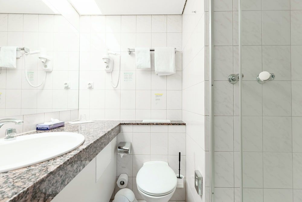Garner Hotel Dusseldorf Main Station by IHG Standard Room, 2 Twin Beds 10