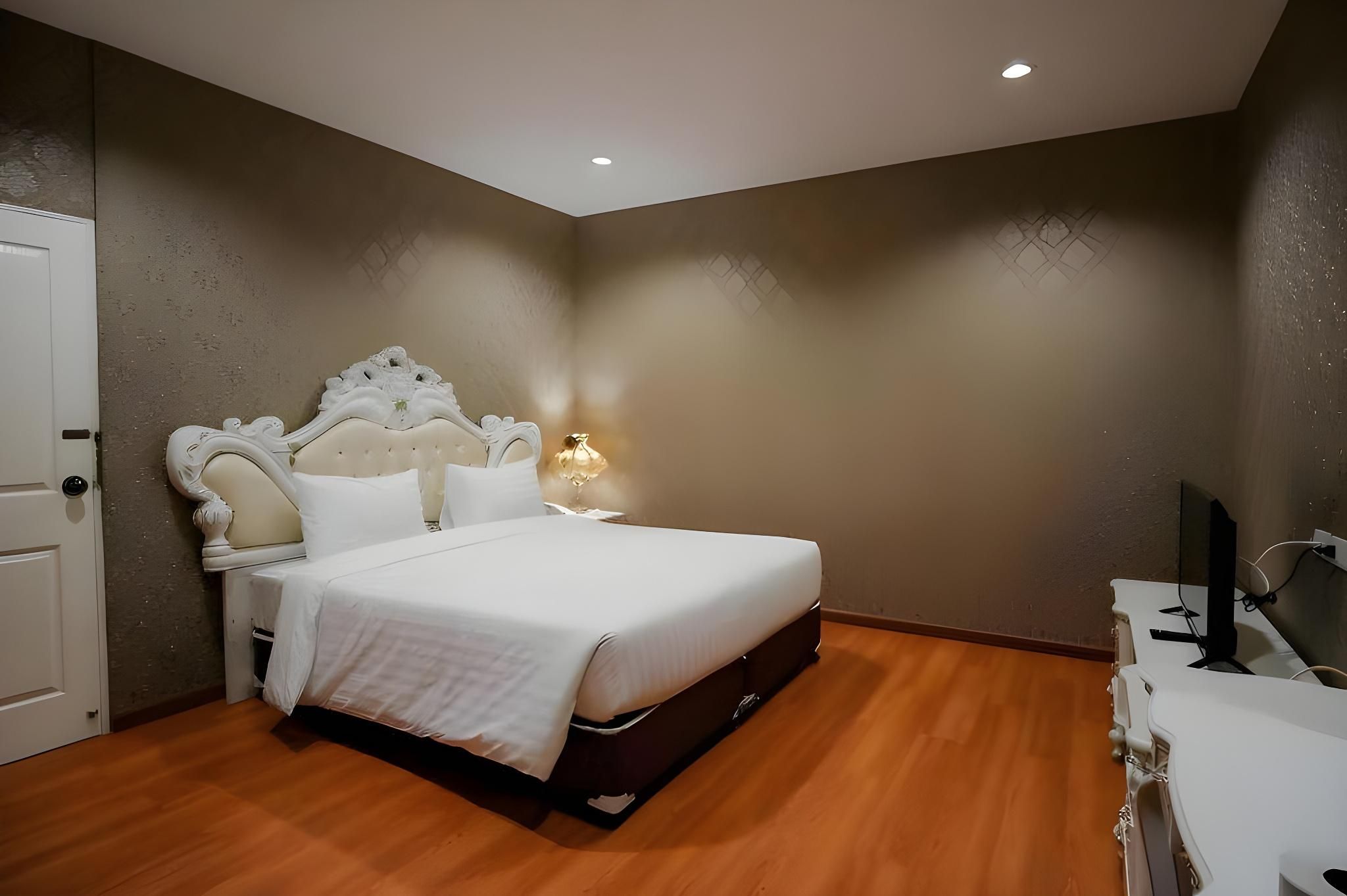 The O-Zone Airport Inn Standard Room Only 2