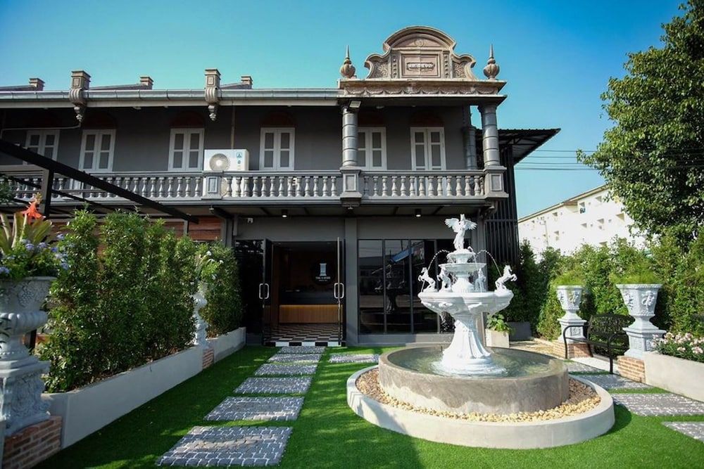 undefined The O-Zone Airport Inn