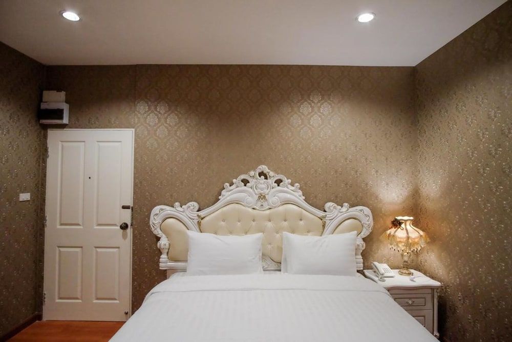 undefined The O-Zone Airport Inn 6