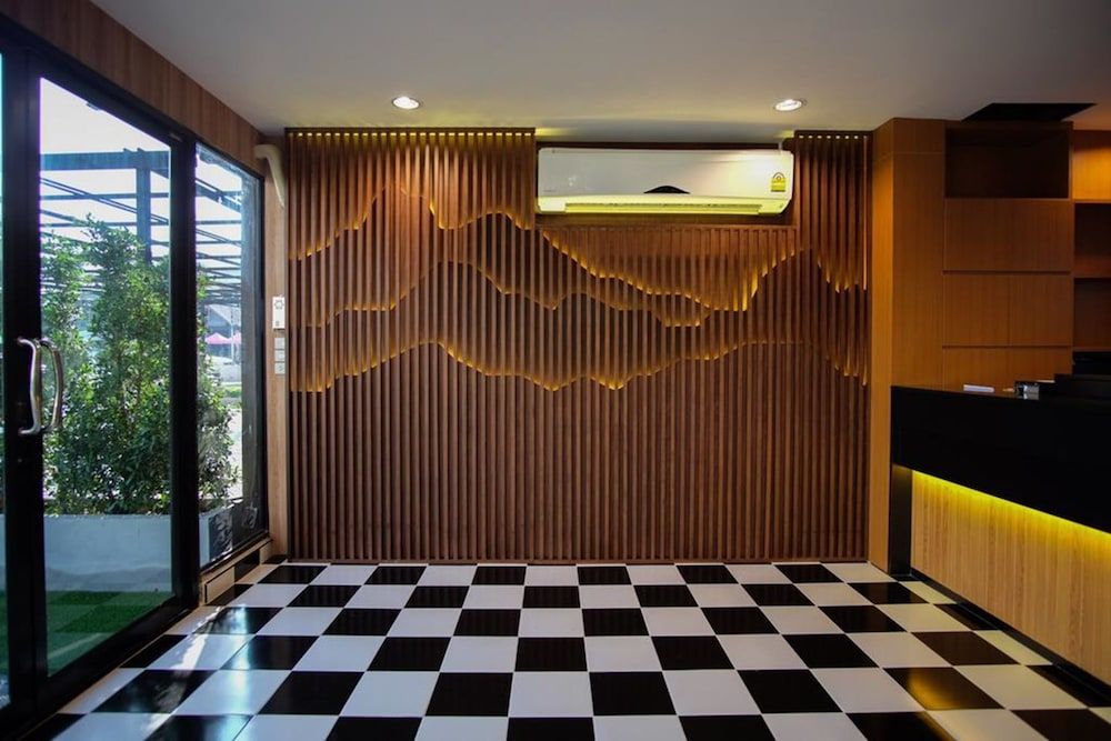 undefined The O-Zone Airport Inn 6