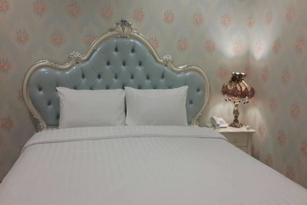 The O-Zone Airport Inn Standard Room 6