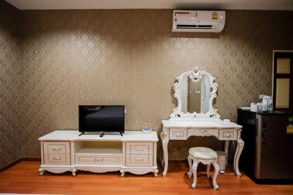 The O-Zone Airport Inn Standard Room 15