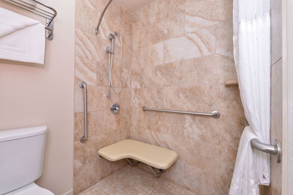 La Fuente Inn & Suites Studio Suite, 1 Queen Bed with Sofa bed, Accessible, Non Smoking 2