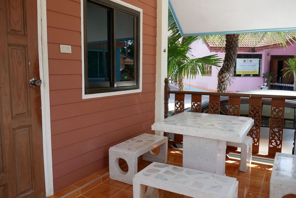 Sansook Resort Standard Bungalow 3