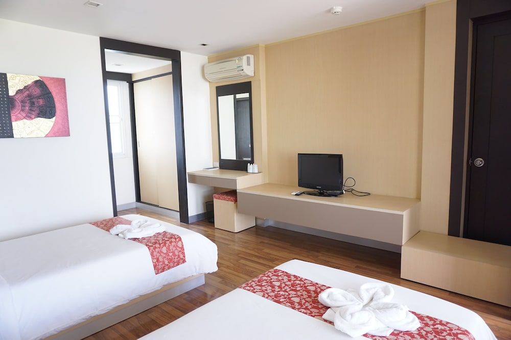 Panatara Hotel Deluxe Twin Room 8