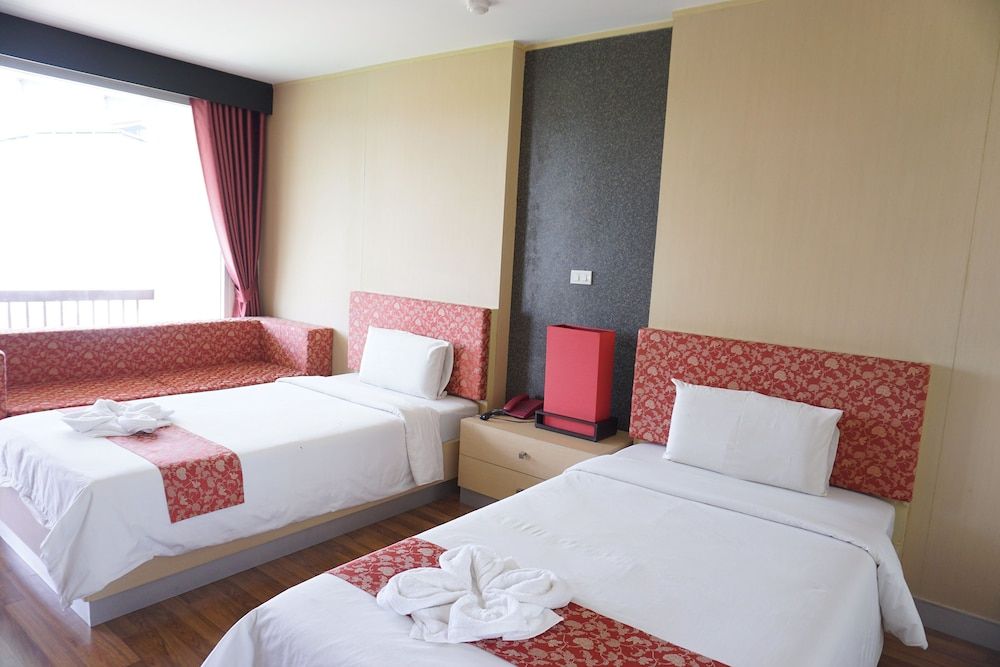 Panatara Hotel Deluxe Twin Room 6