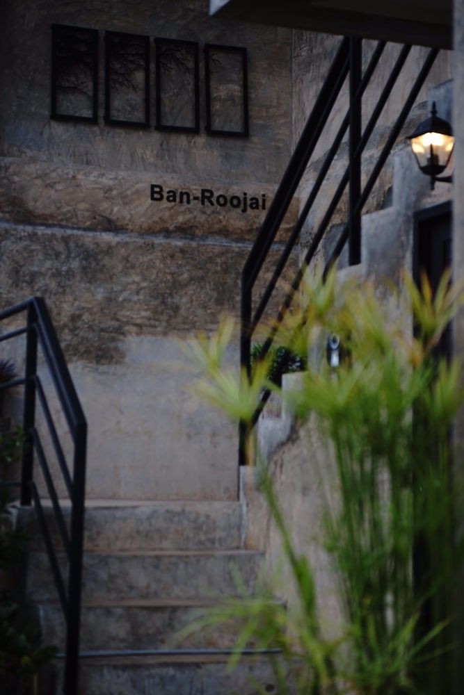 Ban Roojai