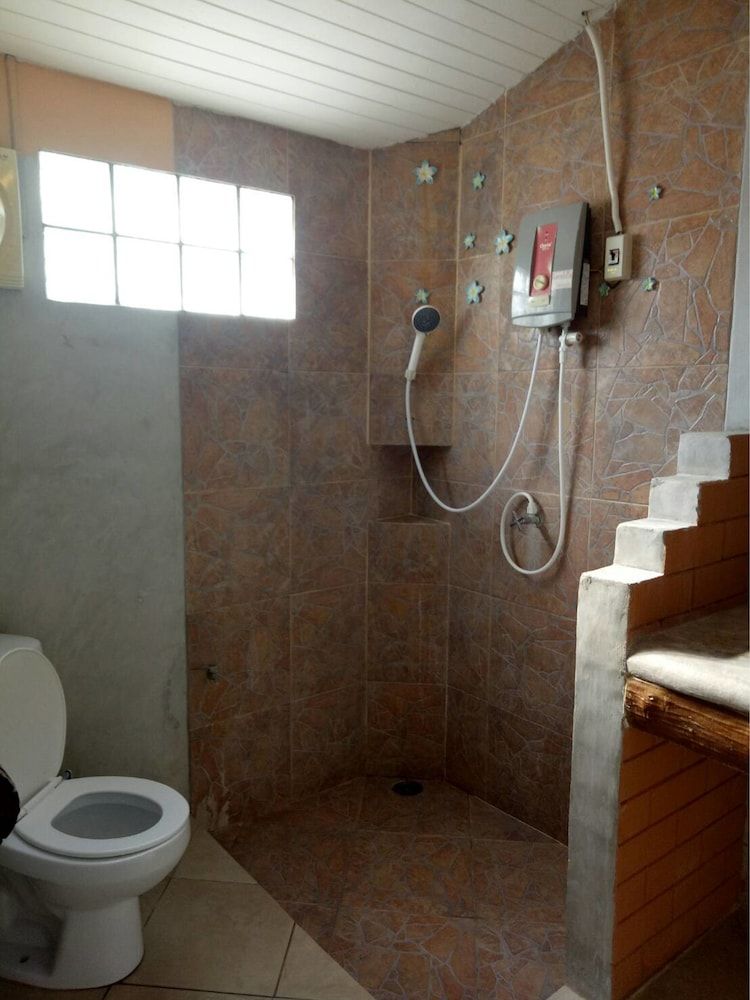 Dollaporn House Standard Room with Pool View 6