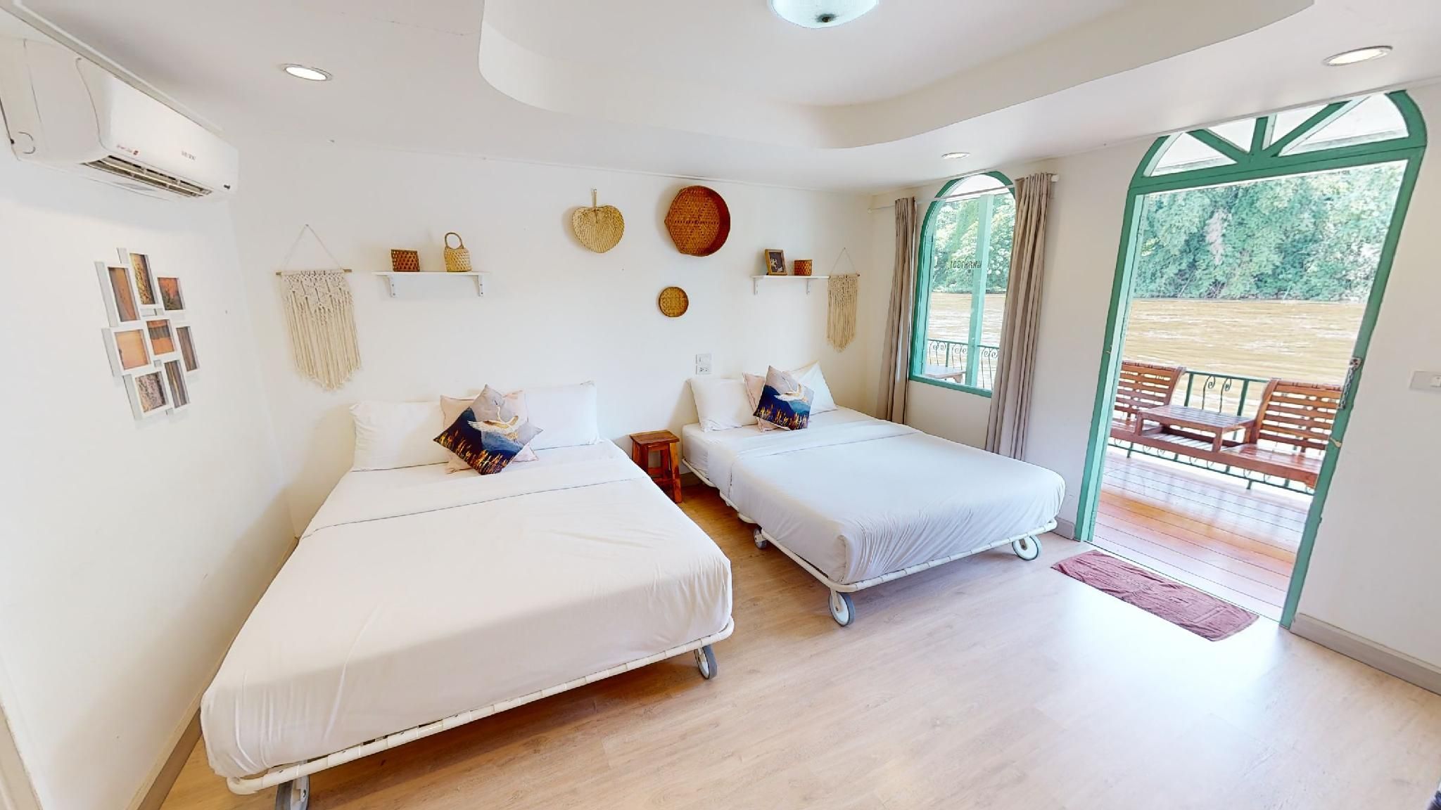 Baanpufa Resort Floating House 3