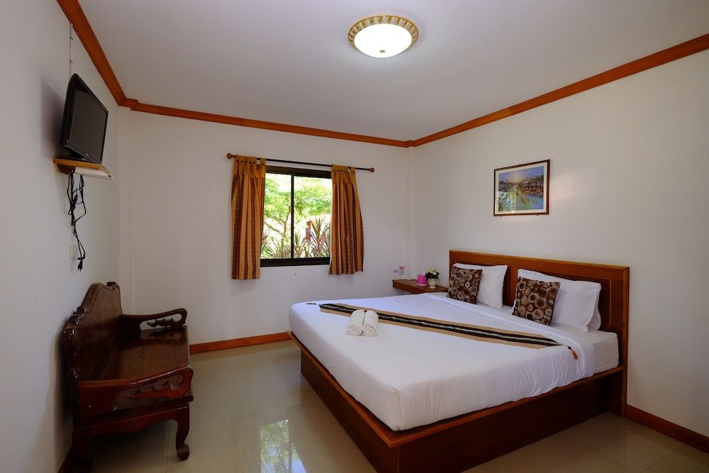 Paktraporn Resort Standard Bungalow 4