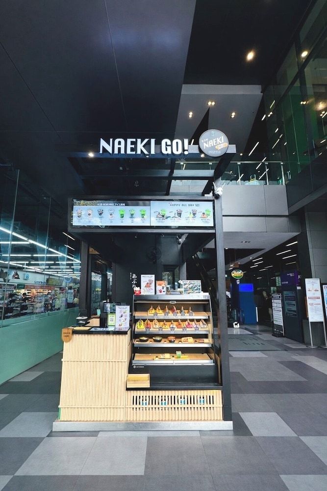 undefined The Quarter Ari by UHG 7