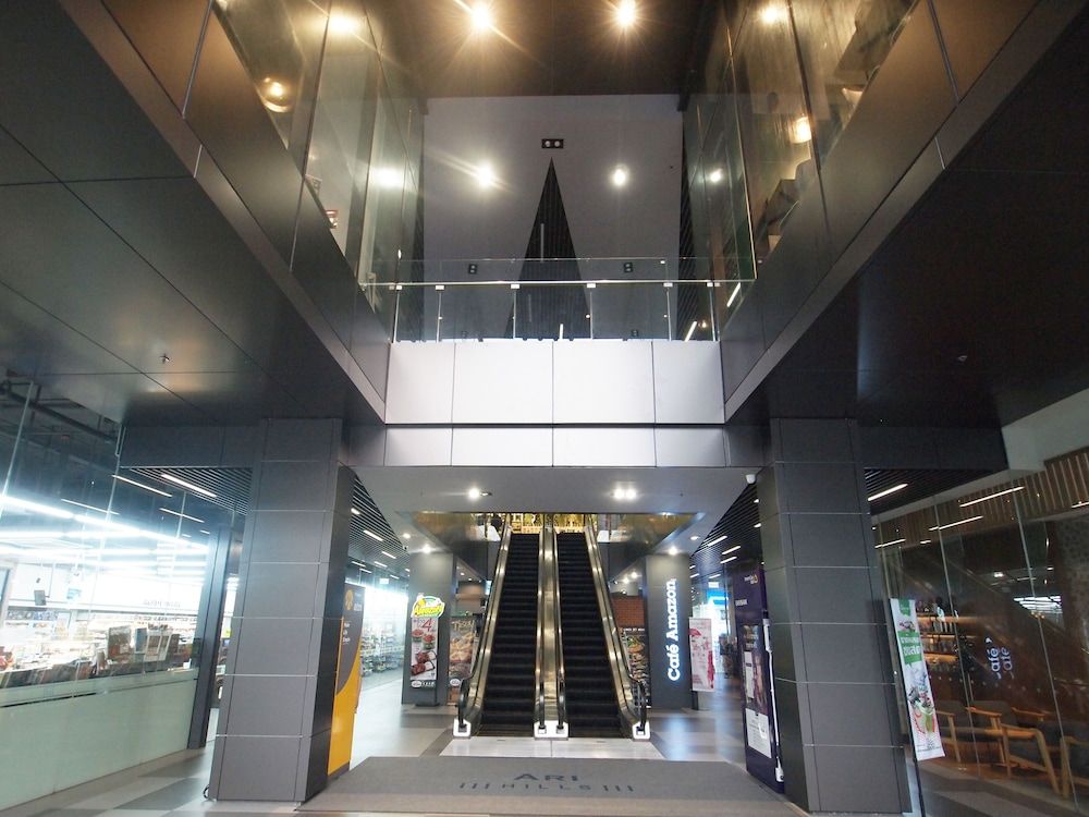 undefined The Quarter Ari by UHG 7