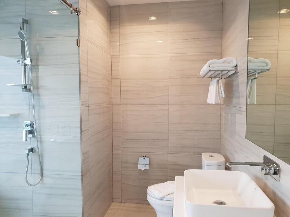 The Quarter Ari by UHG Superior Room 7