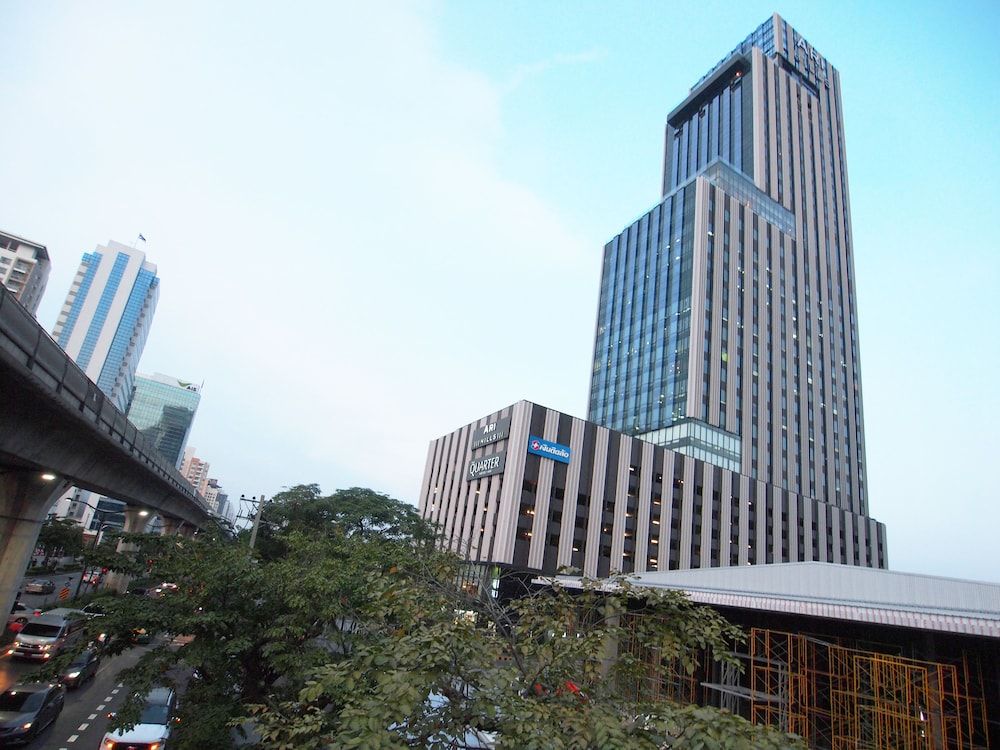 undefined The Quarter Ari by UHG 8