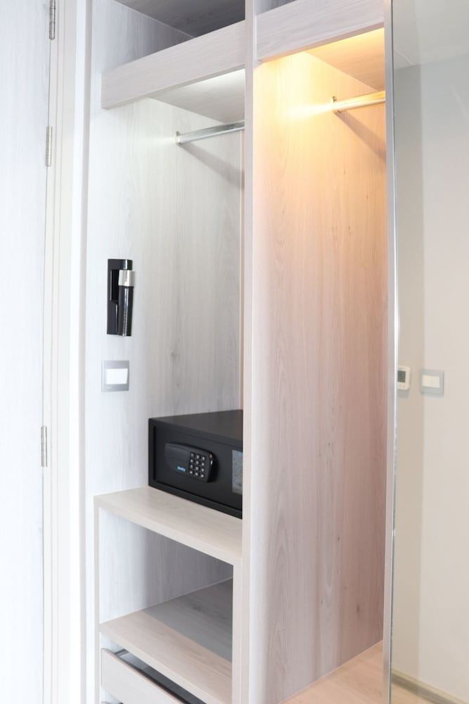 The Quarter Ari by UHG Superior Room 13