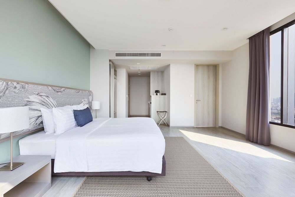 undefined The Quarter Ari by UHG